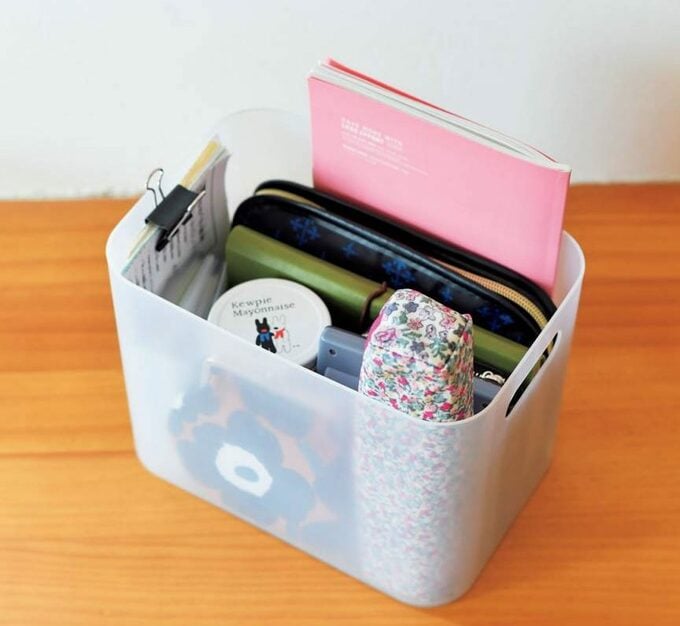 レシートホルダーは、家計管理グッズと一緒に収納