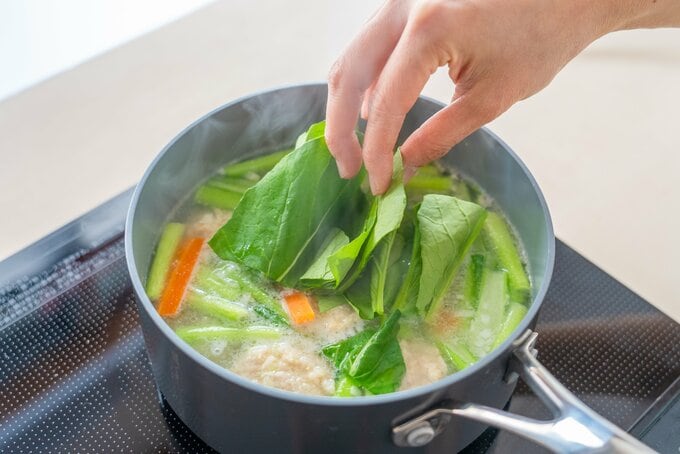 小松菜を入れる