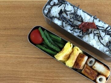 子ども4人・共働き家庭の「夏休みの昼ごはん」。ラクするコツは“4色ルール”弁当