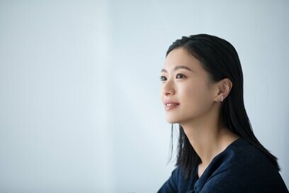 大人気ドラマの日本版に出演する榮倉奈々さん。「撮影に参加する際には不安も…」