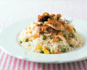 コストコで買うべき「ロティサリーチキン」。残ったら炊飯器でピラフにリメイク！