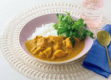 混ぜて煮るだけ、タンドリーチキンカレー。お肉とスパイスで夏バテ対策にも