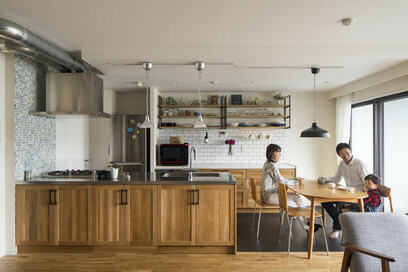 主役はオープンキッチン！ポイントを絞って予算内のリノベ