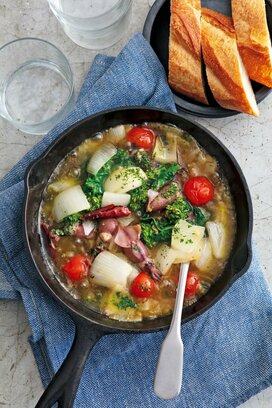 新タマネギとホタルイカのアヒージョ。うま味たっぷりのオイルが絶品