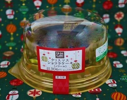 アダルトな装いのチョコレートケーキ