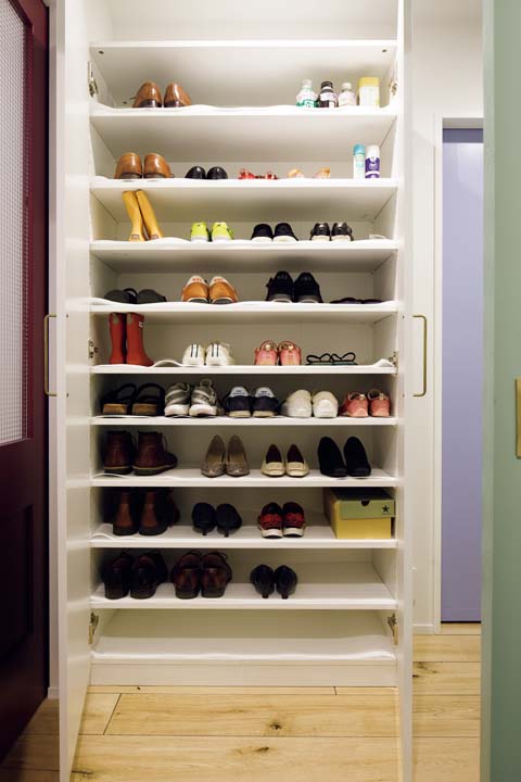 容量の大きいIKEAの収納棚