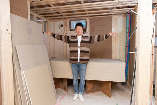 窓枠・ドア枠が貼られた状態