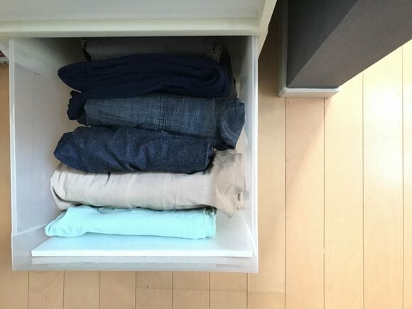 つめ込まれた服
