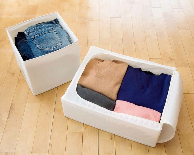 オフシーズンの服をボックスへ収納した様子