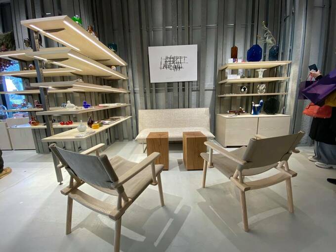 隈研吾氏のデザインによる店内