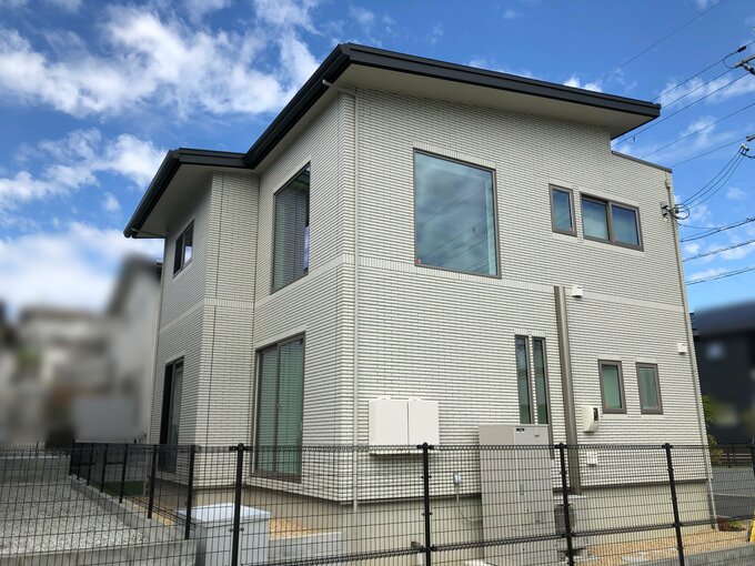 南側から見た外観