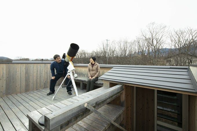 広さ4畳半ほどの天体観測台