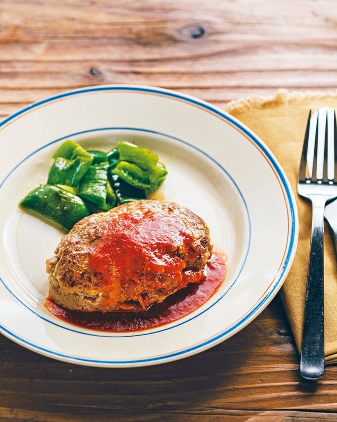 冷凍タマネギなら、練り混ぜるときにひき肉の脂が溶けないので、肉汁がうま味の宝庫に