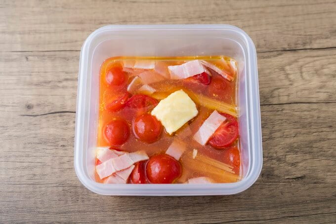 トマトを入れる