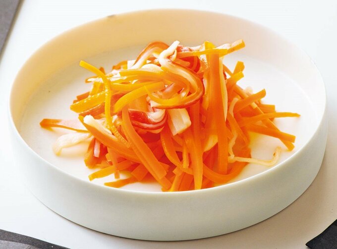 ニンジンとかにかま和え