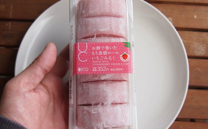 もち食感ロールいちごみるくのパッケージ