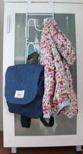 お出かけグッズはひとまとめ。鍋ブタラックに引っかけるだけ！