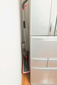 フロアワイパーを冷蔵庫横にかけ