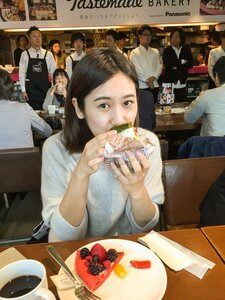 「よくばり野菜のしましまサンドイッチ」と「ハッピー!フルーツフラワーピザ」