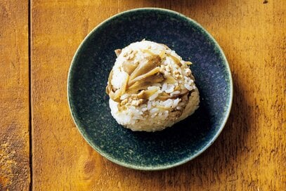 秋の味覚たっぷり「おにぎり」3つ。エノキやカボチャで栄養満点