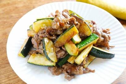 ズッキーニと牛肉のオイスター炒め。ジューシーでご飯がすすむ