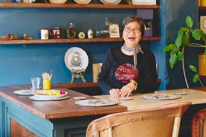 80代夫婦の「老老介護暮らし」。妻の心の支えは、73歳でオープンした自分の店