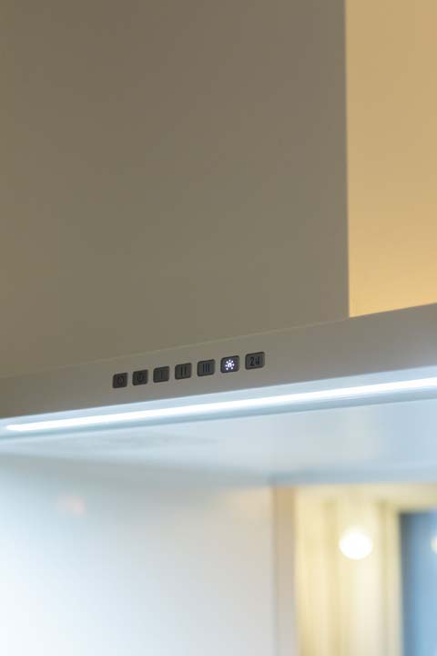 加熱機器と連動で作動するレンジフード(アリアフィーナ製)