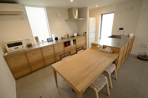 タイル床のキッチン