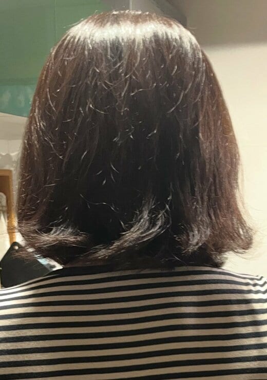 後ろからの髪の毛の画像