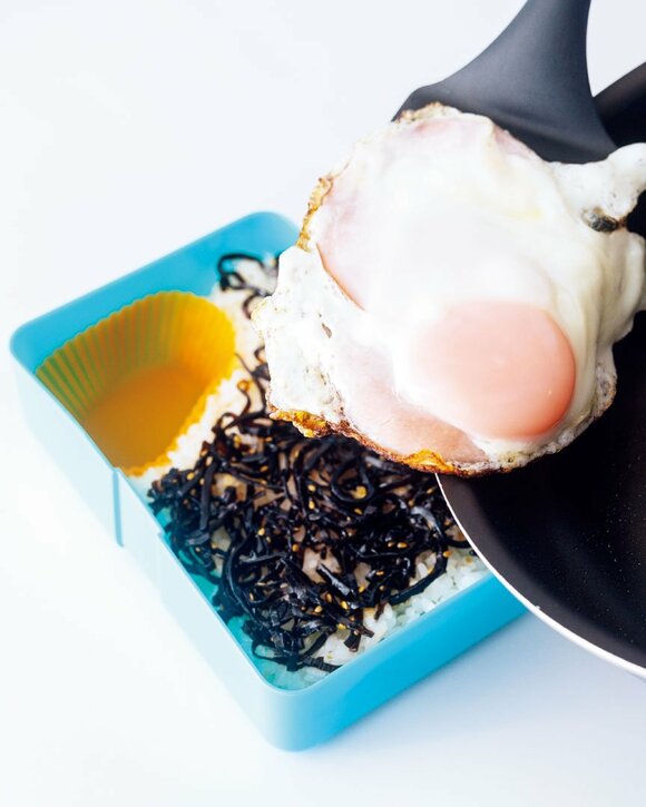 お弁当に目玉焼き