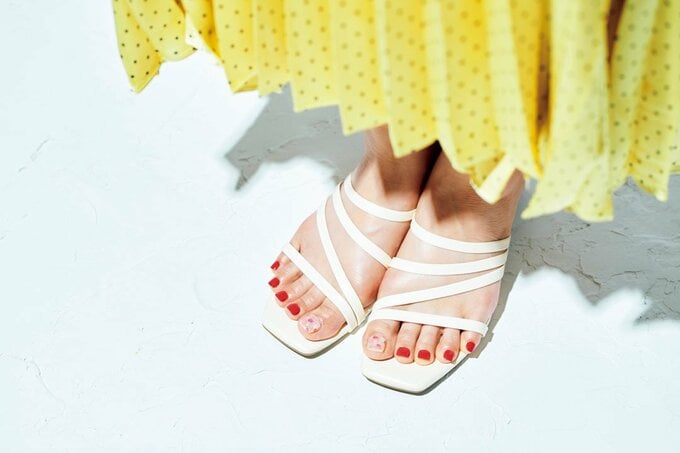 サンダル足元