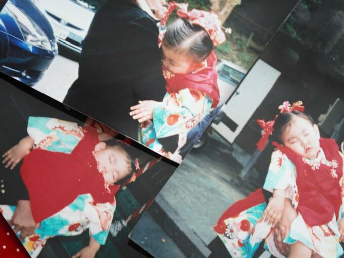 女の子が眠っている様子の写真