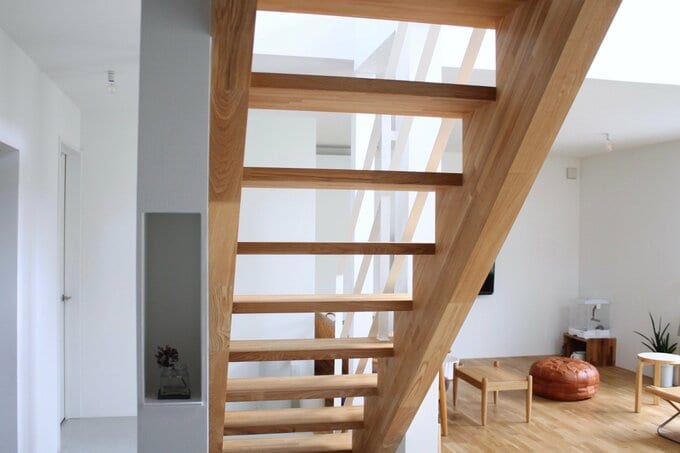 階段のスタイリッシュな様子