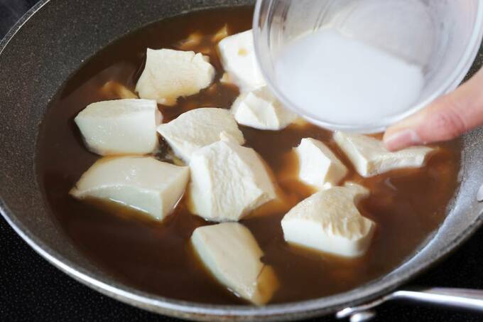 片栗粉を投入する様子