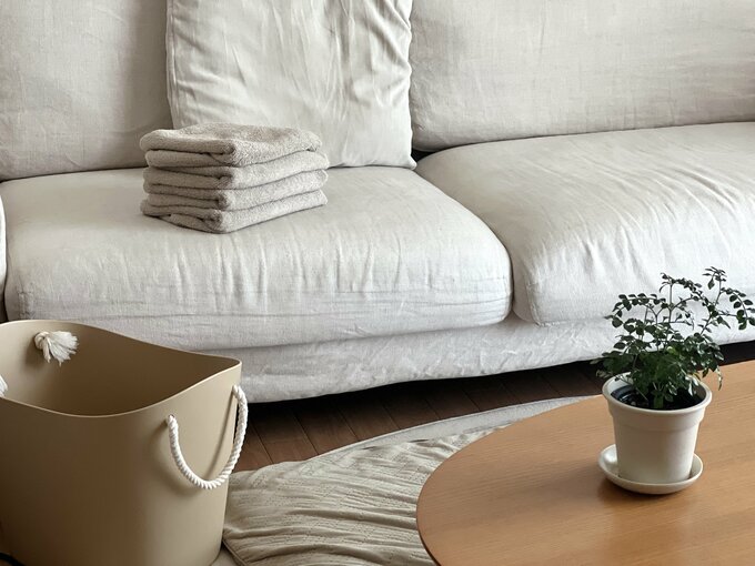 ソファの上にあるタオル