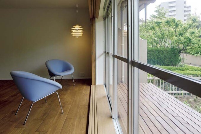 デッキを設置した見晴らしのいいLDの窓辺