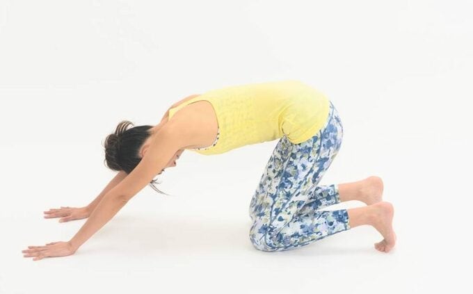 お尻を後ろにひく