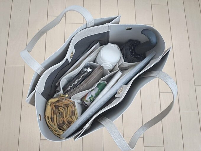 高さのある水筒や傘が自立!