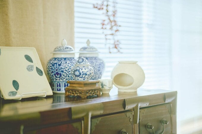 薬箪笥上の小物