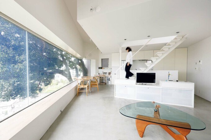 リビングからキッチンを見る