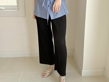 ユニクロ「2990円の脚長パンツ」の実力。普段着がキレイに見えるコーデ5つ