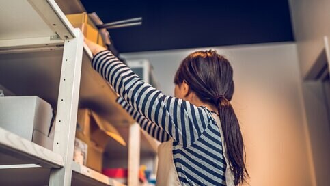 50代、連休こそ最高の「片づけ」どき。狙うべきは「物置き」の不用品