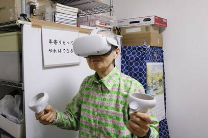 VRにハマる86歳プログラマー若宮正子さん。「高齢者こそデジタル化を」