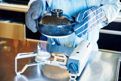 冬の料理が楽しくなる、ぐっち夫婦の道具選び。皮むきがラクなピーラーも