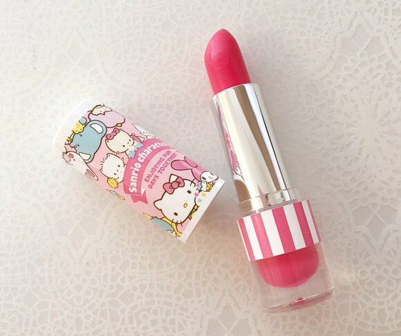 派手色ピンクのリップカラー