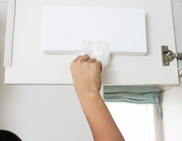 ビニール袋はつり戸棚の扉裏が使いやすい