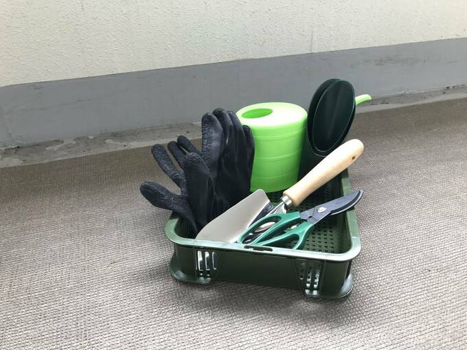 道具一式(スコップ・グローブ・ジョウロ・園芸ハサミ)