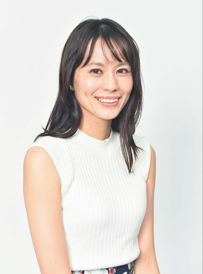 白ノースリーブ女性