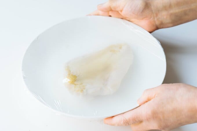 ラップをかけた食器