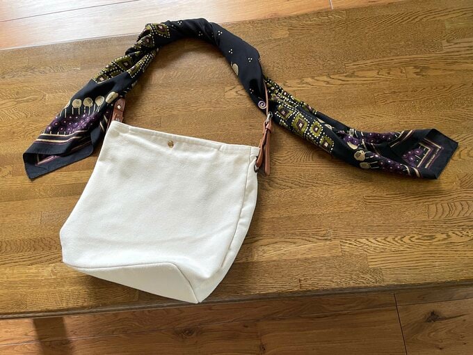 スカーフのバッグアレンジ